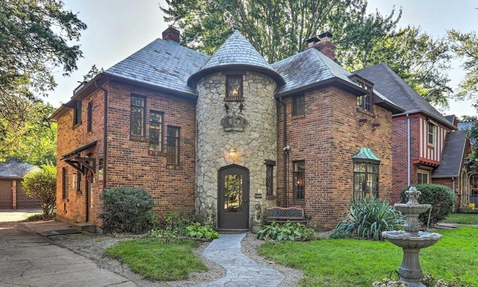 Ottawa House | The Castle is back! 4 BR/3.5 BA, Game Room! 1 mile from University of Toledo!