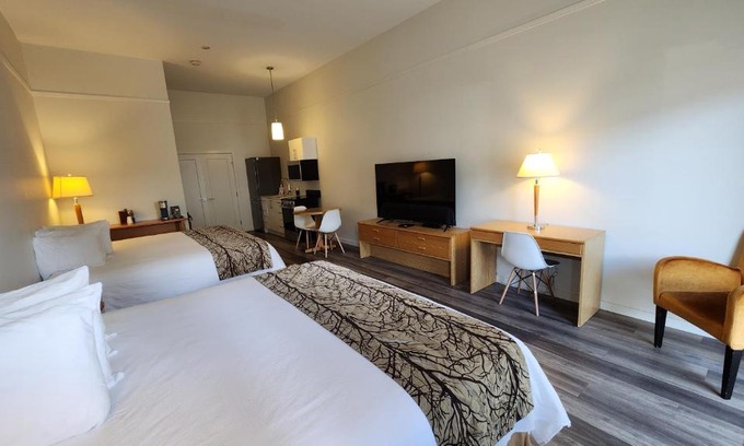Gibsons Hotel | The Cedars Inn Hotel & Convention Centre