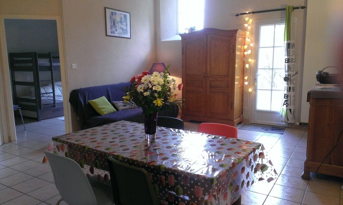 Le Poire-sur-Vie Cottage | The charm of stone and greenery. Accommodation for 4 to 8 people in the countryside.