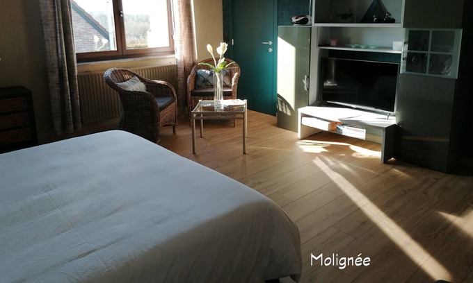 Anhee Bed & Breakfast | THE CHERRY - MOLIGNEE