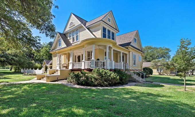 Phillips House | The Clary House Home of the Texas A&M Aggies