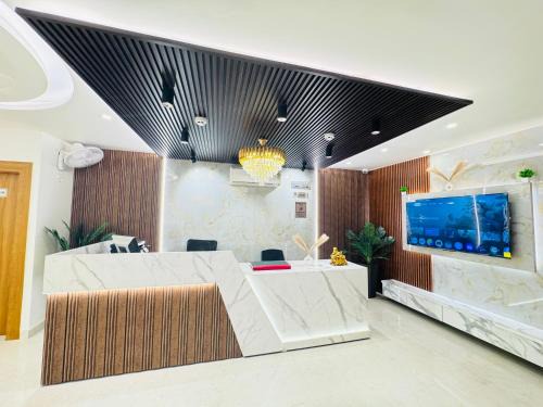 Aerocity Hotel | The Classic Crowne at Delhi Airport