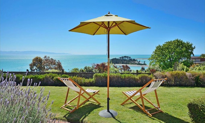 Britannia Heights House | The Cliffs - Nelson Waterfront Home
