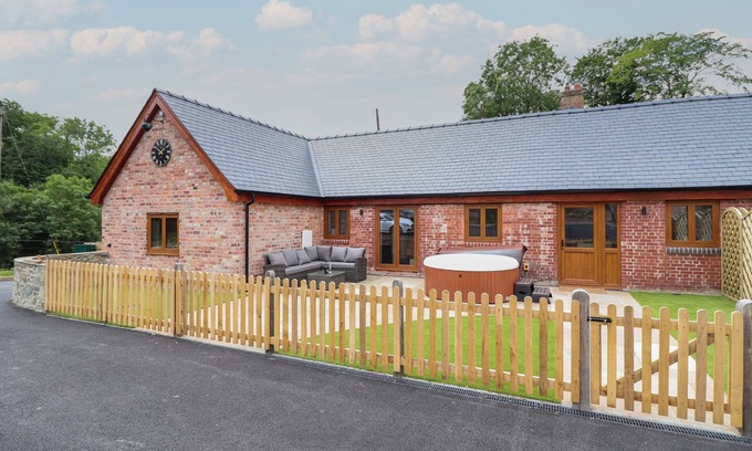 Montgomery Cottage | THE CLOCKHOUSE, pet friendly, character holiday cottage in Montgomery