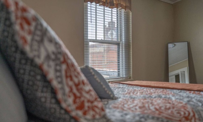 Madison Apartment | The Clocktower Suite