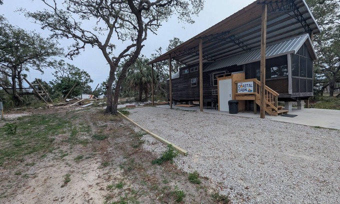 Horseshoe Beach Cabin | The coastal cabin ready for your family, friends, and your furry family members.