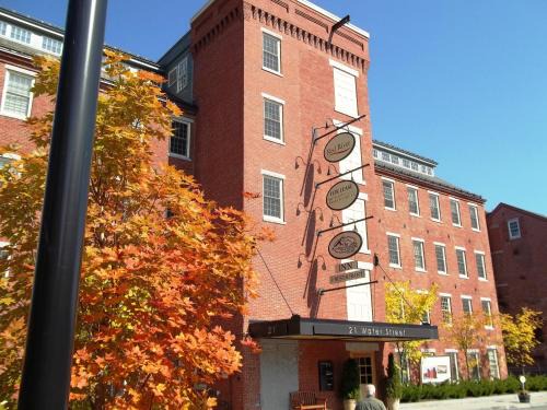 Claremont Hotel | The Common Man Inn & Restaurant