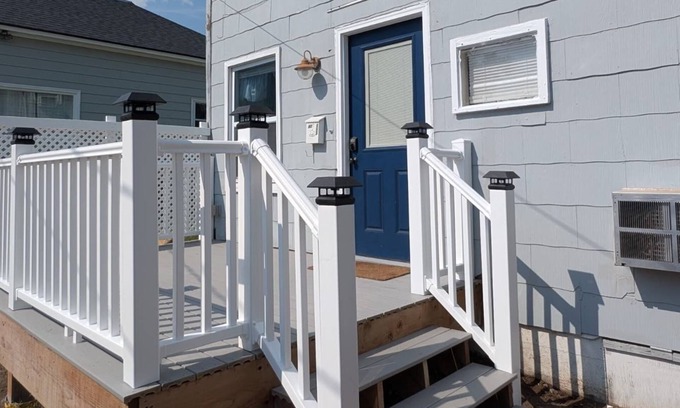Ellis Cottage | "The Coop" - Charming 2-bedroom cottage in Ellis. Dogs Welcome!