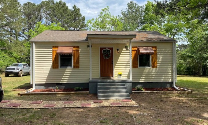Griffin Cottage | The Cottage at Refuge Ranch - Country Paradise!