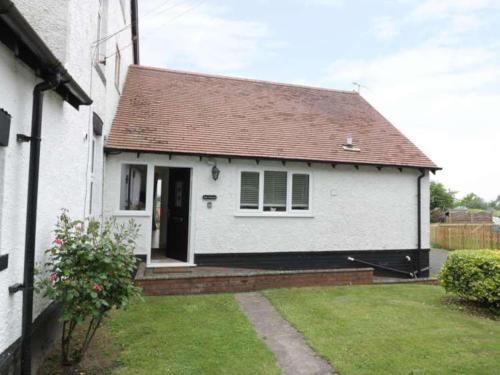 Grendon House | The Cottage in Baxterley. Peaceful home from home. Beautifully finished.