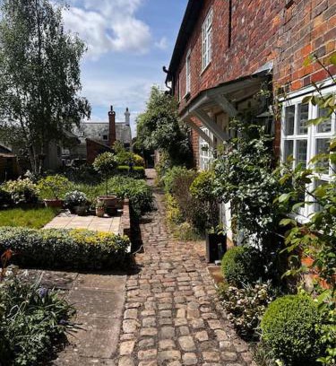 Marlborough House | The Cottage in the Clouds