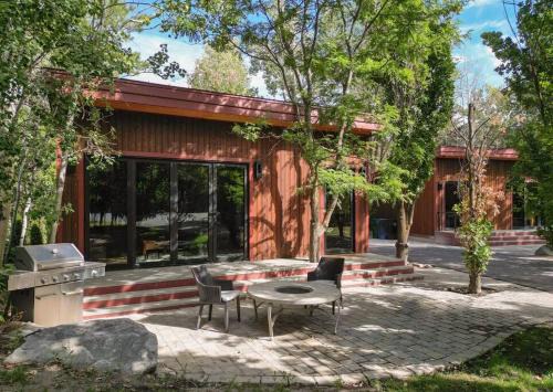 Sandy Ski Chalet | The Cottonwoods Ski Cabin