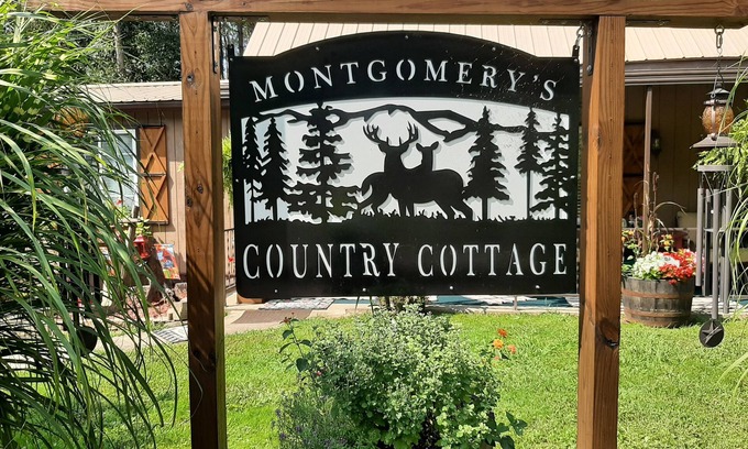 Quaker City Cottage | The country cottage: with gorgeous 5 person hot tub!