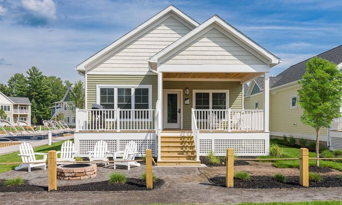 Sylvan Beach Cottage | The Cove at Sylvan Beach - Pet friendly lakeside cottage with a pontoon boat!