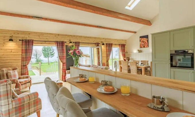 Sherborne House | The Cow Shed - Luxury 5* Dorset barn conversion with private hot tub