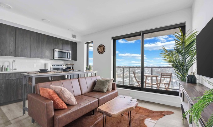 Crescent Heights Apartment | The Cowboy – Downtown Central Condo