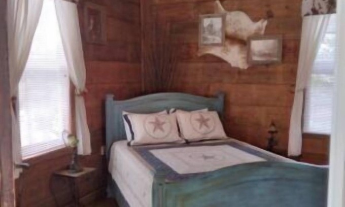 Palestine Bed & Breakfast | The Cowboy Room at The Ranch at Walston Springs; Breakfast Included