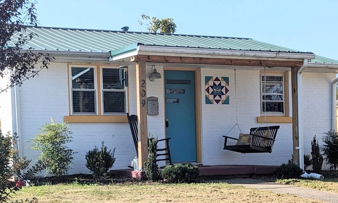 Berea Cottage | The Cozy Garden House - a cottage in the heart of the Old Town Artisan Village