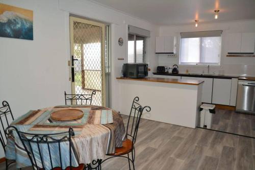 Shorewell Park House | The Cozy Penguin with Sea Views