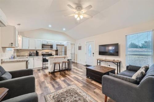 Cedar Creek House | The Creek House