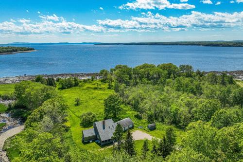 Penobscot House | The Creek