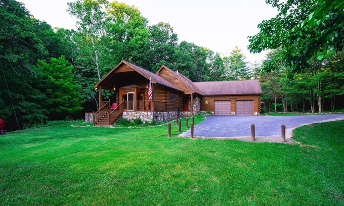 Goldbond House | The Creekside Home at Four Fillies Lodge