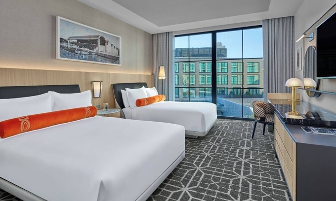 Fort Worth Cultural District Hotel | The Crescent Hotel | Deluxe Queen Queen| Pet-Friendly Family Experiences