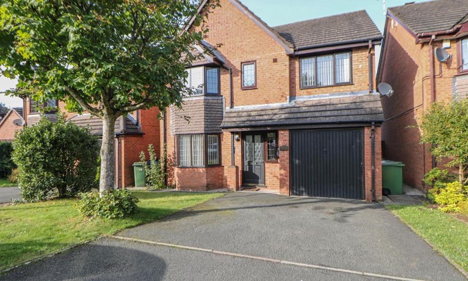 Forsbrook House | The Croft, North Staffordshire