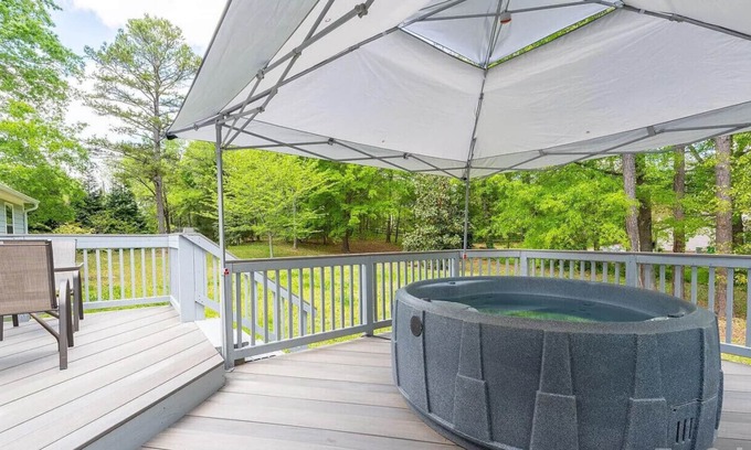 Charlotte House | The Davis Den Stylish Pet-Friendly Escape