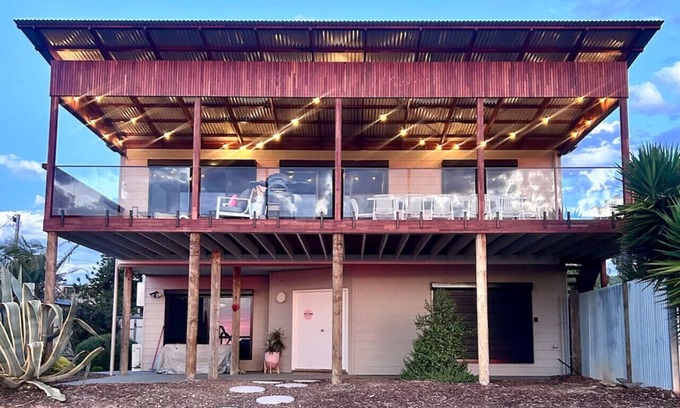 Sellicks Beach House | The Deck at Sellicks ~ Family friendly entertainer