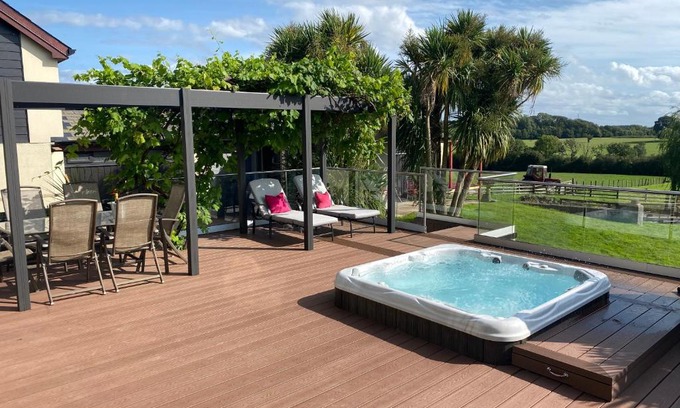 Vale of Glamorgan House | The DeerView Lodge