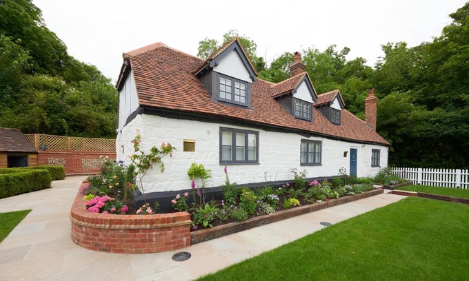 Medmenham Bed & Breakfast | The Dog and Badger