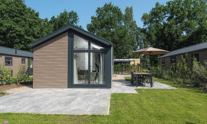 Lieren House | The Doornenburg Lodge offers a comfortable holiday home for 6 people with modern amenities and a private terrace in the Veluwe.