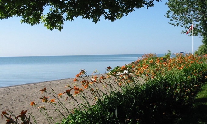 Wheatley Cottage | The Douglas Family Cottage - Perfect Waterfront Getaway with Large Beach