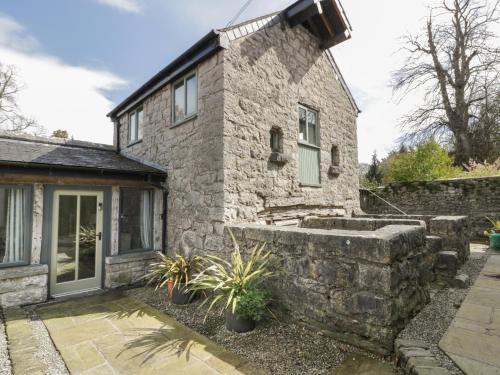 Llanrhaedr House | The Dovecote