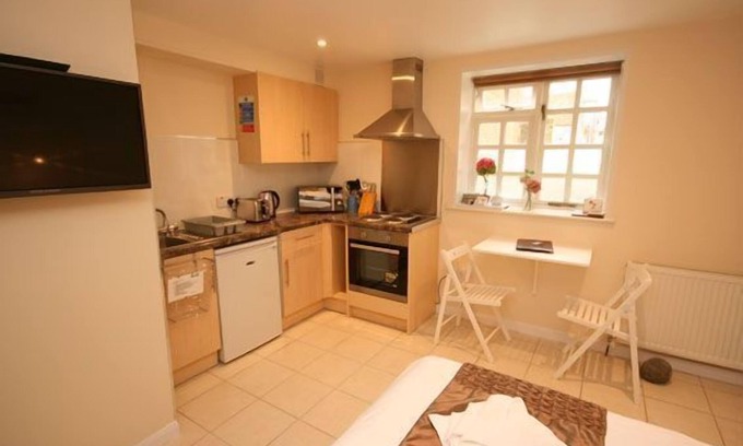 Ivinghoe Cottage | The Egg Room - an one bed studio (smaller) that sleeps 2 guests in 1 bedroom