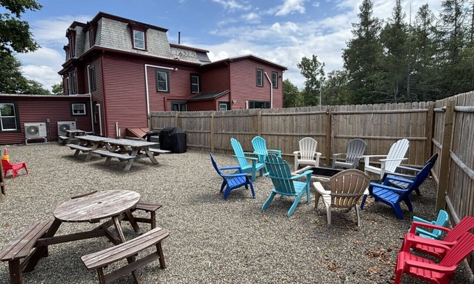 Stephentown House | The entire Stephentown Hotel! 28 person occupancy