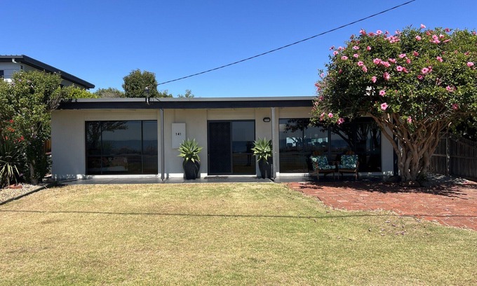 Portarlington House | The Esplanade Beach House