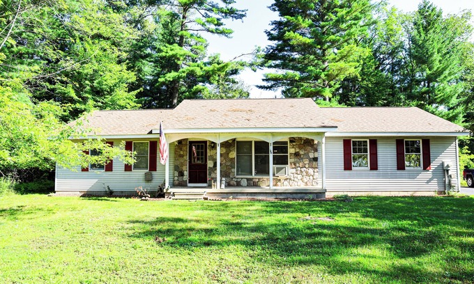 West Branch House | The Fairway Villa on the Green and ONLY 4 MINUTES TO TOWN!