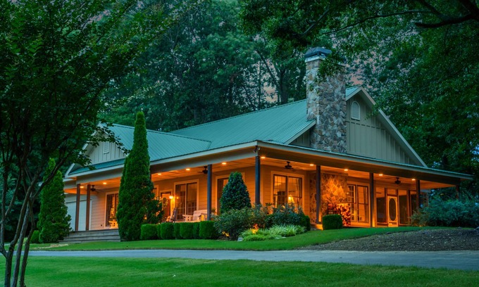 Calhoun House | The Falls at Whitetail Ranch - Intimate Retreat