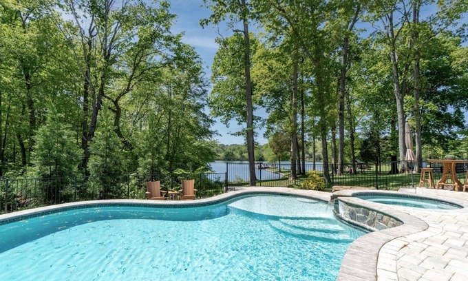 Powhatan House | The Farm's Lakeside Pool Estate