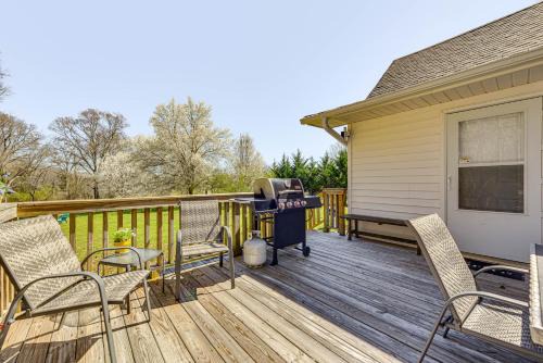 Fort Lawn House | The Farmhouse in Fort Lawn with Fire Pit and Deck!
