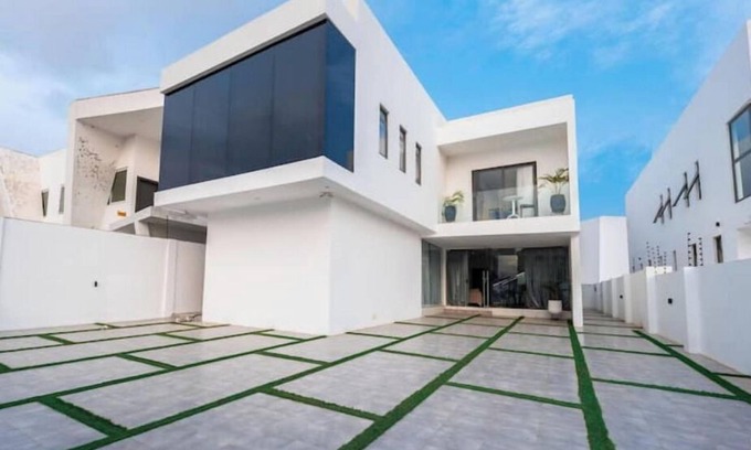 Labone House | The Fii, Elegant Home in Accra, 7 mins away from Airport