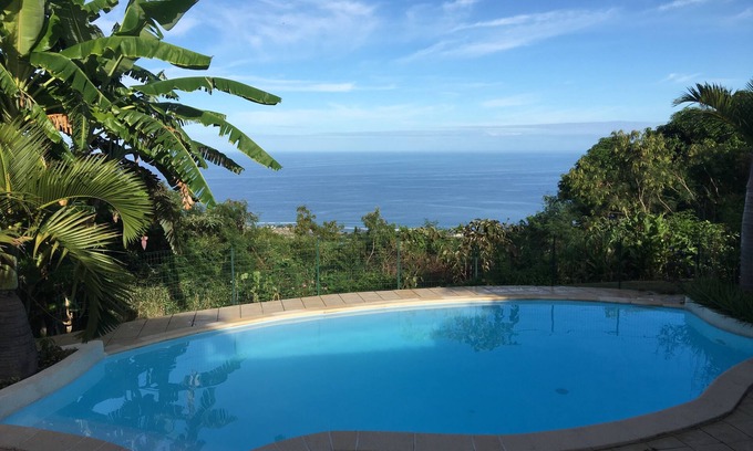 Le Portail House | The Flamboyant Villa, Between Ocean and Mountains