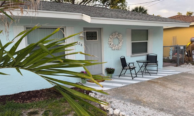 Crystal Beach Cottage | The Flip Flop Waterfront Beach Retreat - Close to Beaches