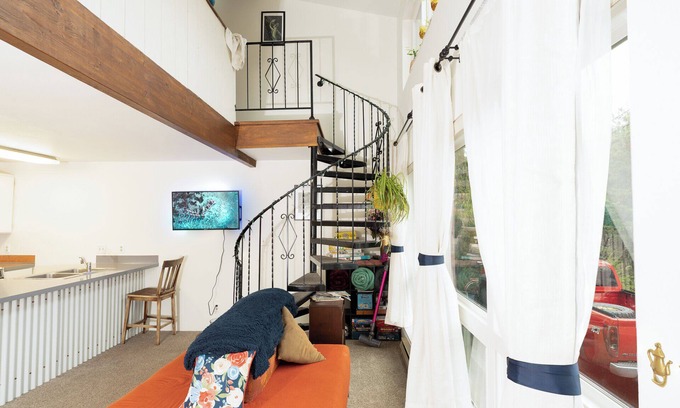 Moscow House | The Foxhole Townhouse; a cozy home on campus! Local coupons included!