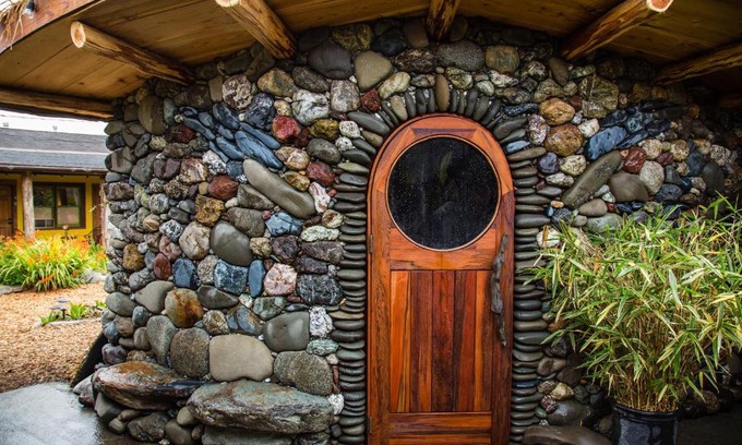 Arcata Hotel | The Front Porch Hidden Oasis