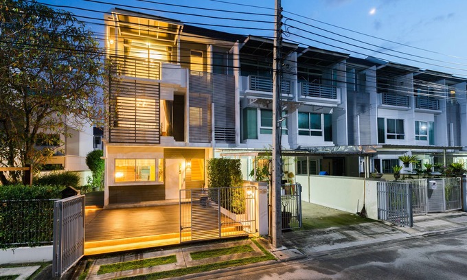 Hua Mak House | The Gallery House near BKK Airport & Air