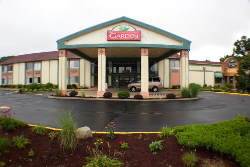 Elkhart Hotel | The Garden Inn