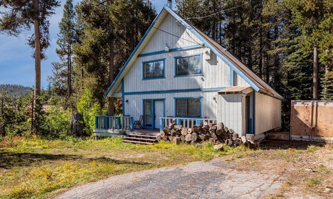 Serene Lakes Ski Chalet | The GDF Skoien Cabin